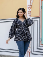Load image into Gallery viewer, VIHANA [L/40] - Alia cut x Flared Top (Black)
