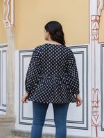 Load image into Gallery viewer, VIHANA [L/40] - Alia cut x Flared Top (Black)
