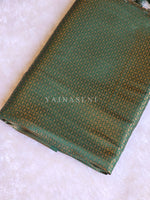 Load image into Gallery viewer, Kubera Pattu Saree - Green
