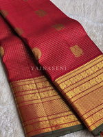 Load image into Gallery viewer, HERITAGE GROVE - Pure Kanjivaram Silk Saree with Gold Zari
