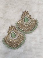 Load image into Gallery viewer, NIVETHA earrings - Light Green
