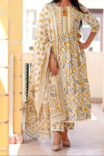 Load image into Gallery viewer, Naira cut kurti set - JAANVI
