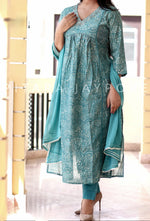 Load image into Gallery viewer, Alia cut kurti set - KRITI
