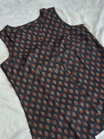 Load image into Gallery viewer, AAMIYA [XL/42] - Short Kurti Top (Black)
