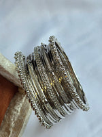 Load image into Gallery viewer, TRISHNA - set of bangles (Silver)
