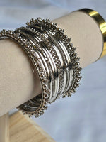 Load image into Gallery viewer, TRISHNA - set of bangles (Silver)
