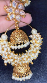 Load and play video in Gallery viewer, Flower stud clustered pearl dangler
