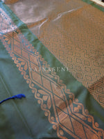 Load image into Gallery viewer, Soft Silk Borderless x Copper Motifs Saree : Purple x Green
