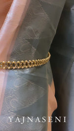 Load and play video in Gallery viewer, Hipchain - Double layer champagne stone pearl
